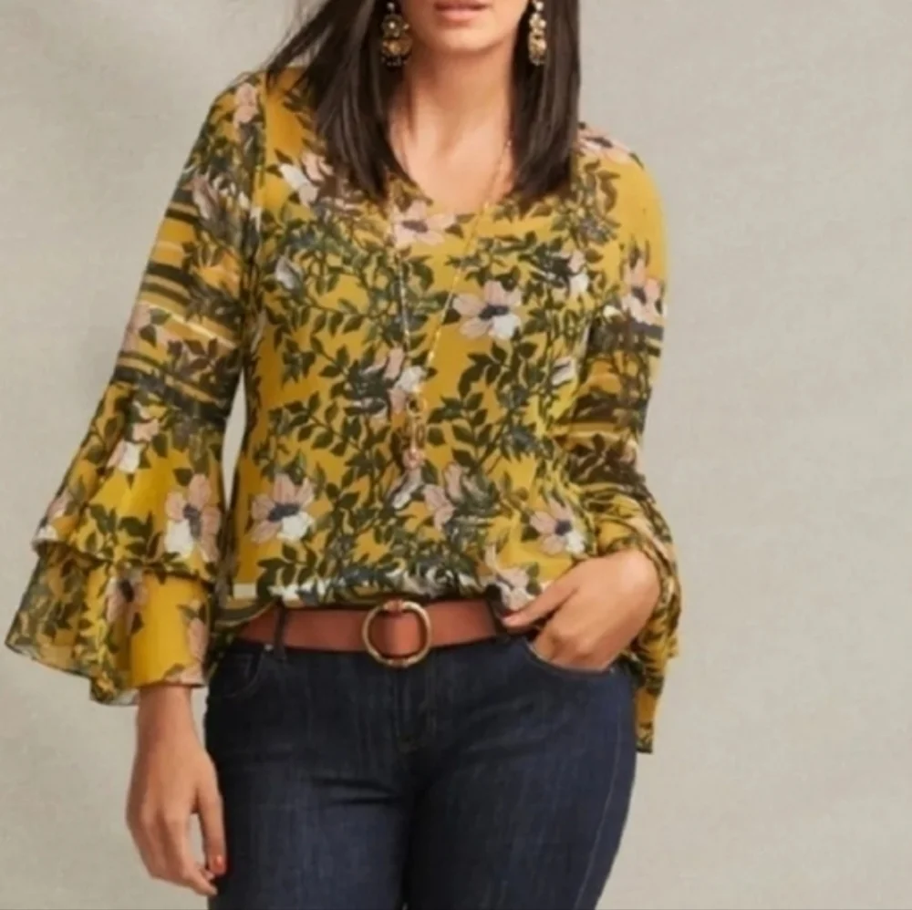 {CAbi} Women Style #5518 Spring Scene Bell Sleeves Blouse - Size Small - Picture 3 of 14